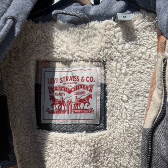 Levi’s Plaid Sherpa Lined Hoodie Jackets,a versatile midweight “shacket” - Picture 4 of 9